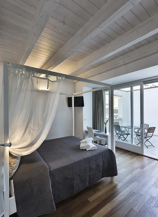 Bed And Breakfast T57-1